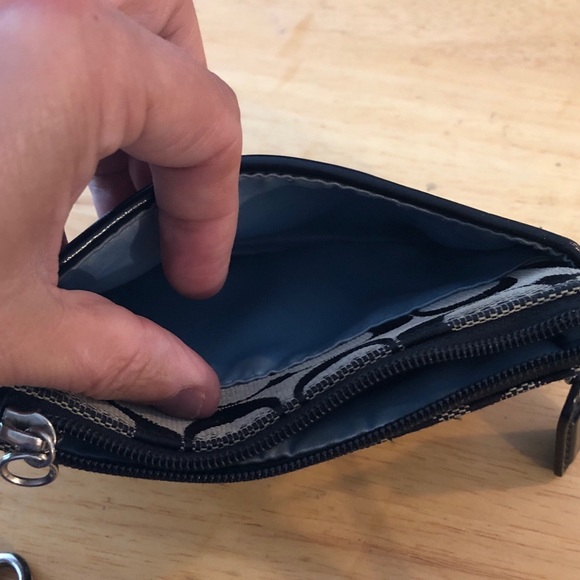 Coach wristlet - Picture 5 of 5